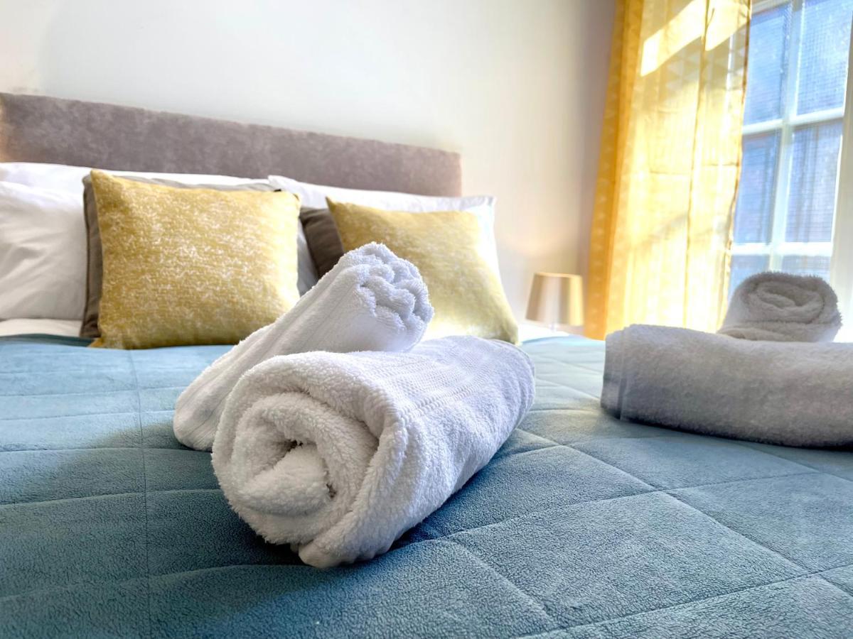 ビショップス・ストートフォードCute And Cosy Studio In A Fantastic Location! Bishops Stortfordアパートメント エクステリア 写真